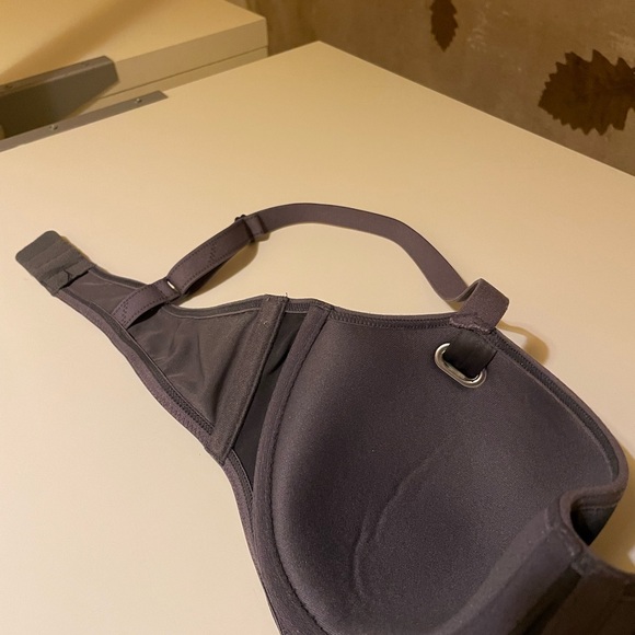 Marlies Deckers gray  satin and sequin's bras & 2 assorted panties. M - Picture 8 of 13